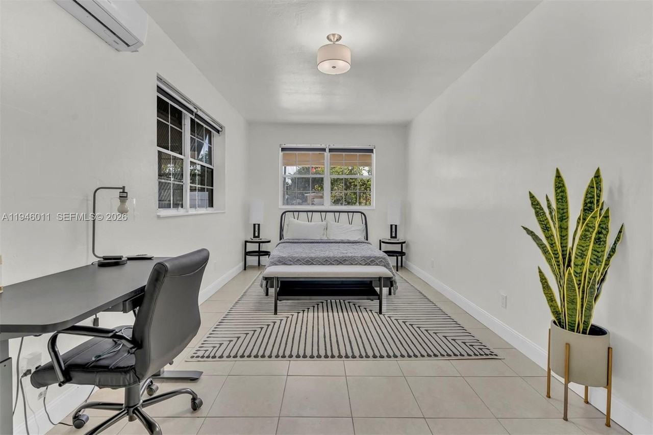 709 Sw 7th Ave #1-2 - Photo 7 of 24