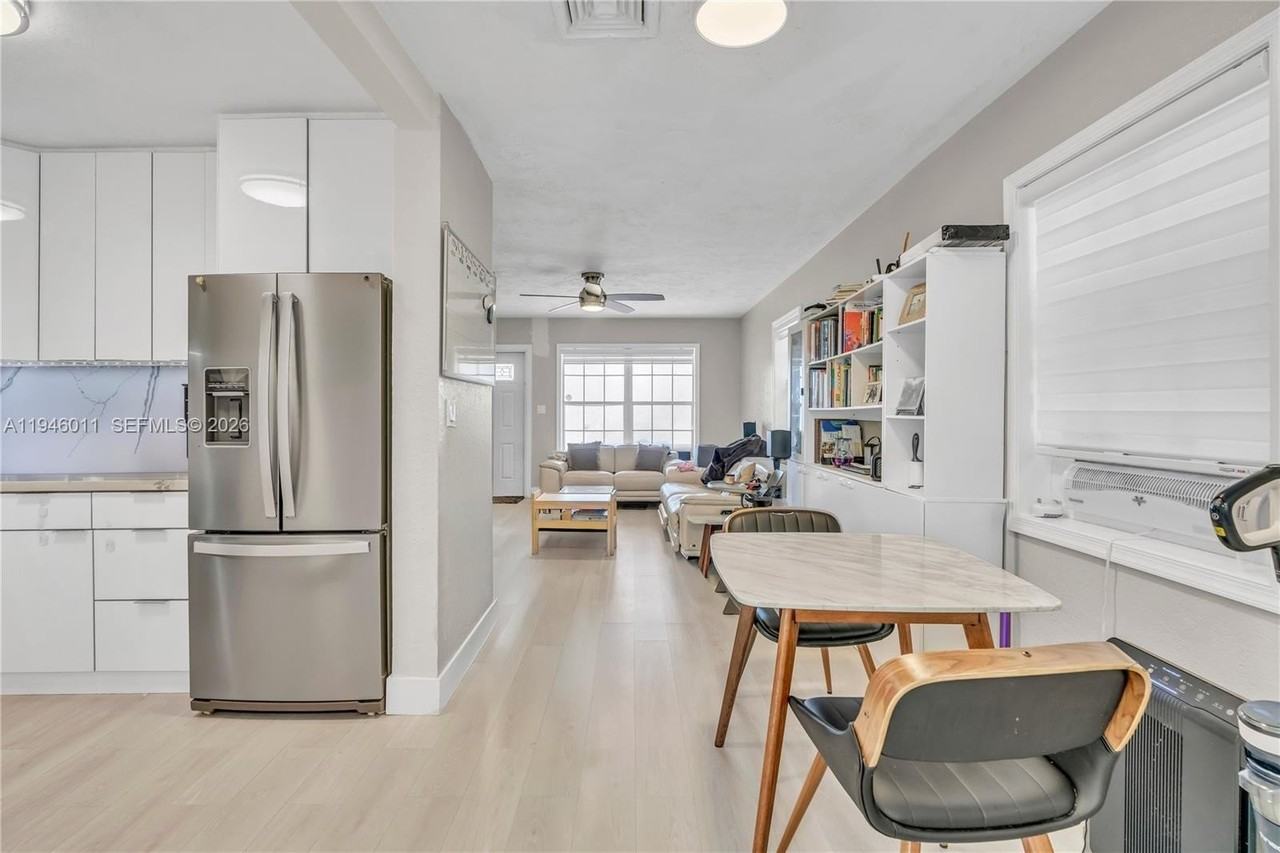 709 Sw 7th Ave #A - Photo 6 of 19