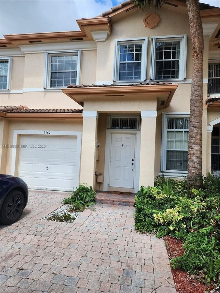 2762 Sw 85th Ave #103 - Photo 2 of 26