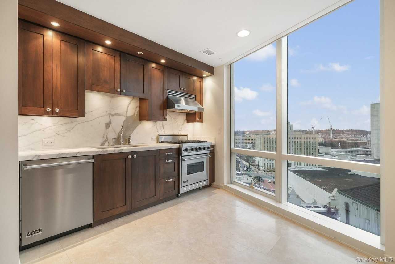 1 Renaissance Sq Unit 15e #15E - Photo 7 of 19