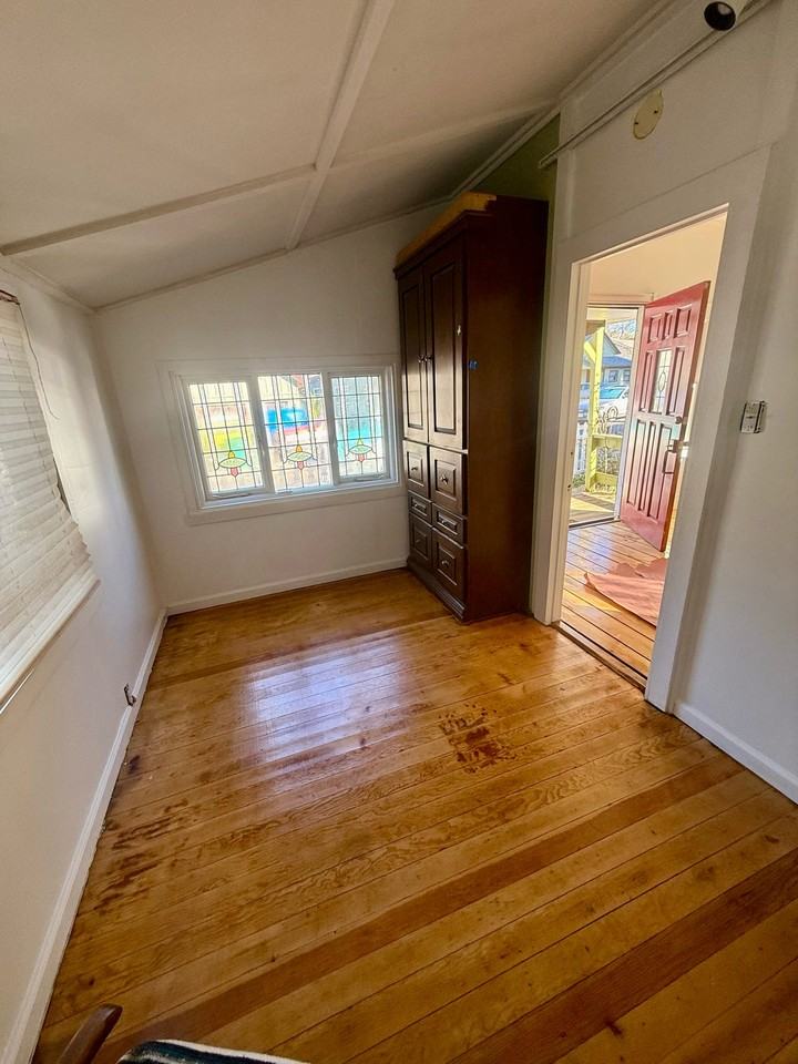 521 Linden Ave #1 - Photo 5 of 9