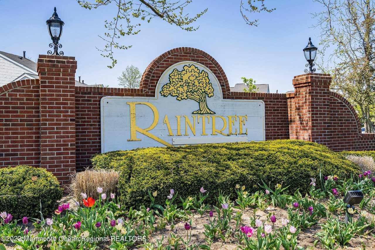 166 Tulip Ln - Photo 2 of 23