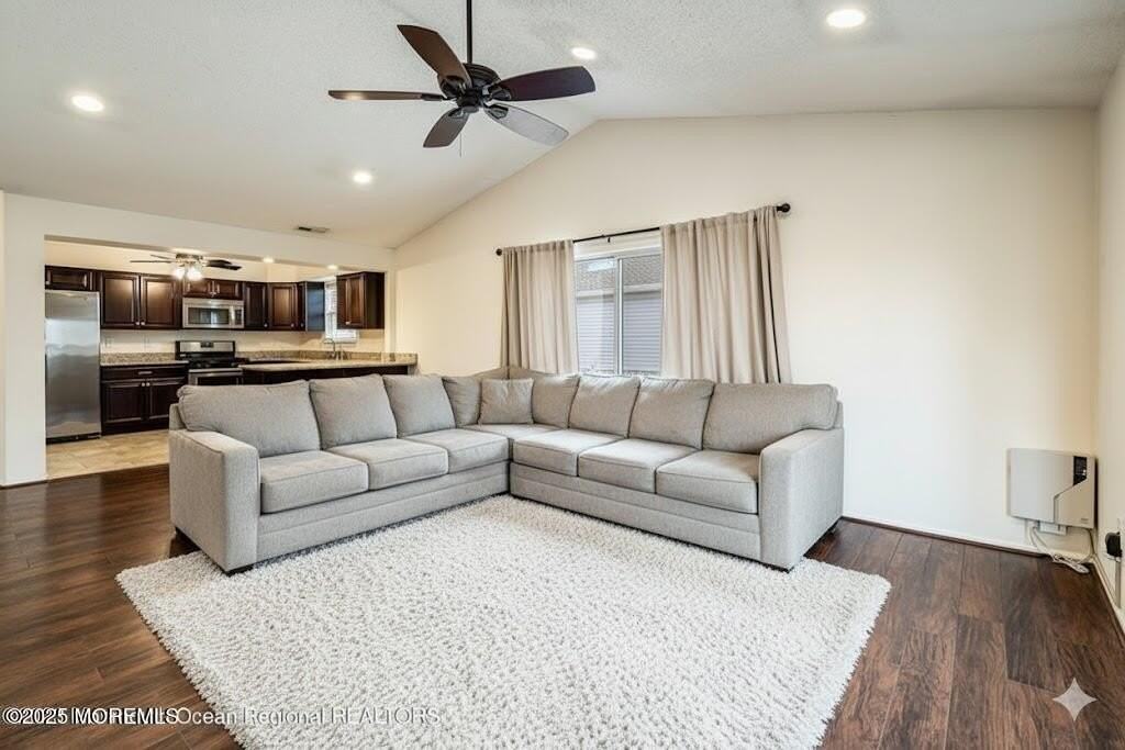 166 Tulip Ln - Photo 5 of 23