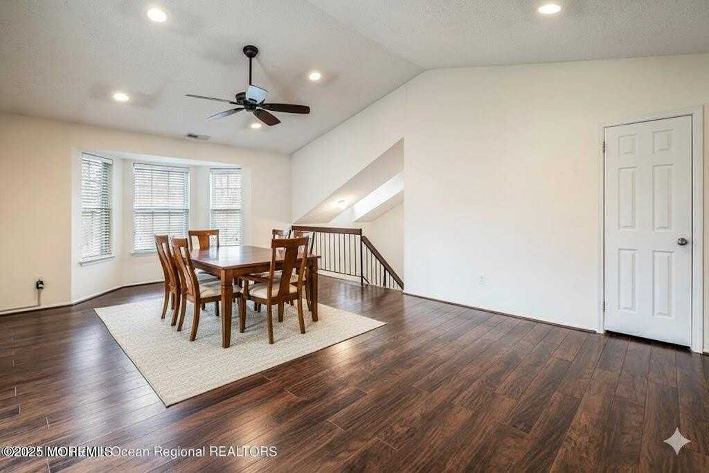 166 Tulip Ln - Photo 7 of 23