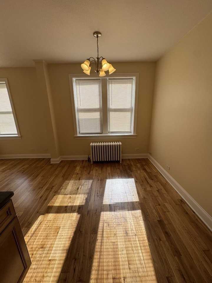 4566 W George St Apt 1 #1 - Photo 5 of 10