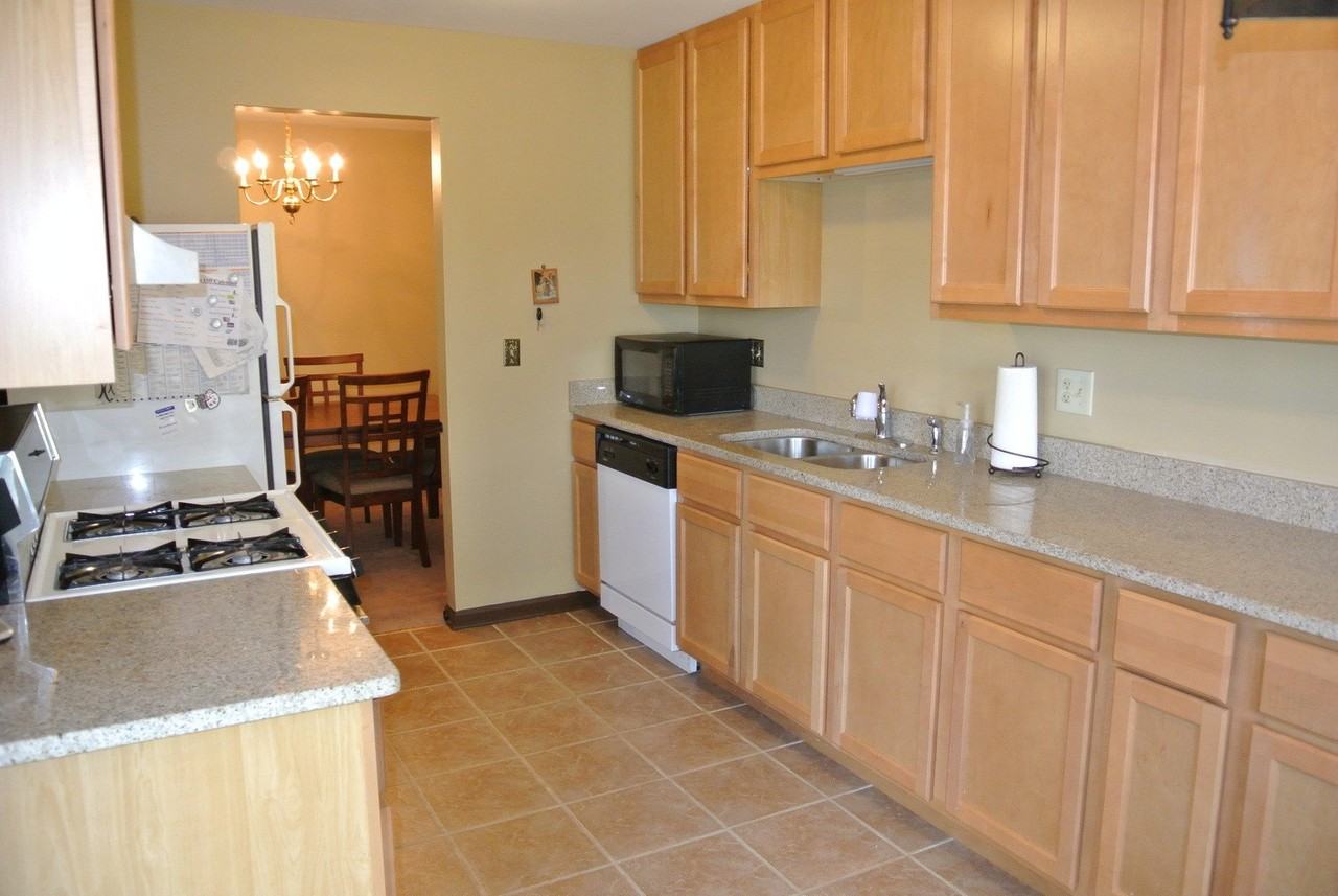 2458 Charleston Dr Unit 5 #5 - Photo 3 of 12