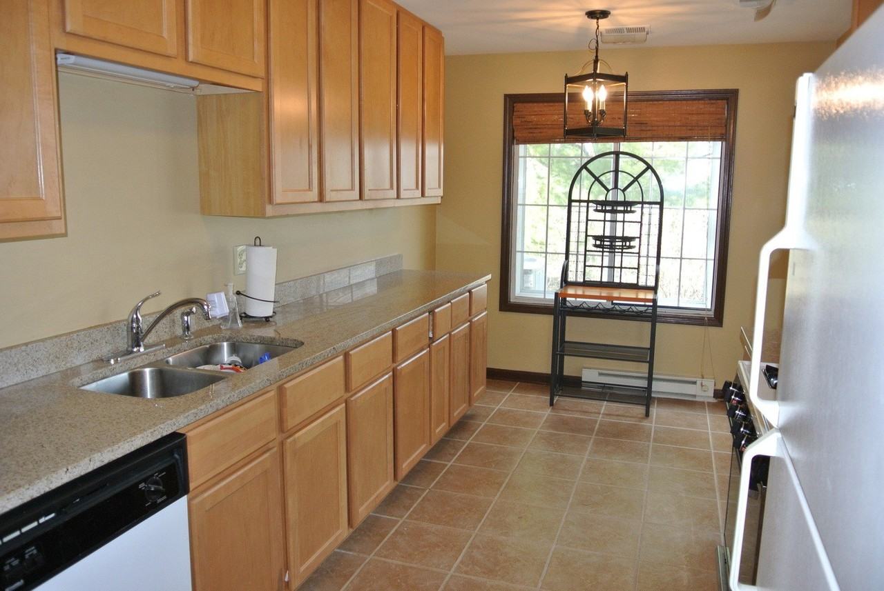 2458 Charleston Dr Unit 5 #5 - Photo 4 of 12