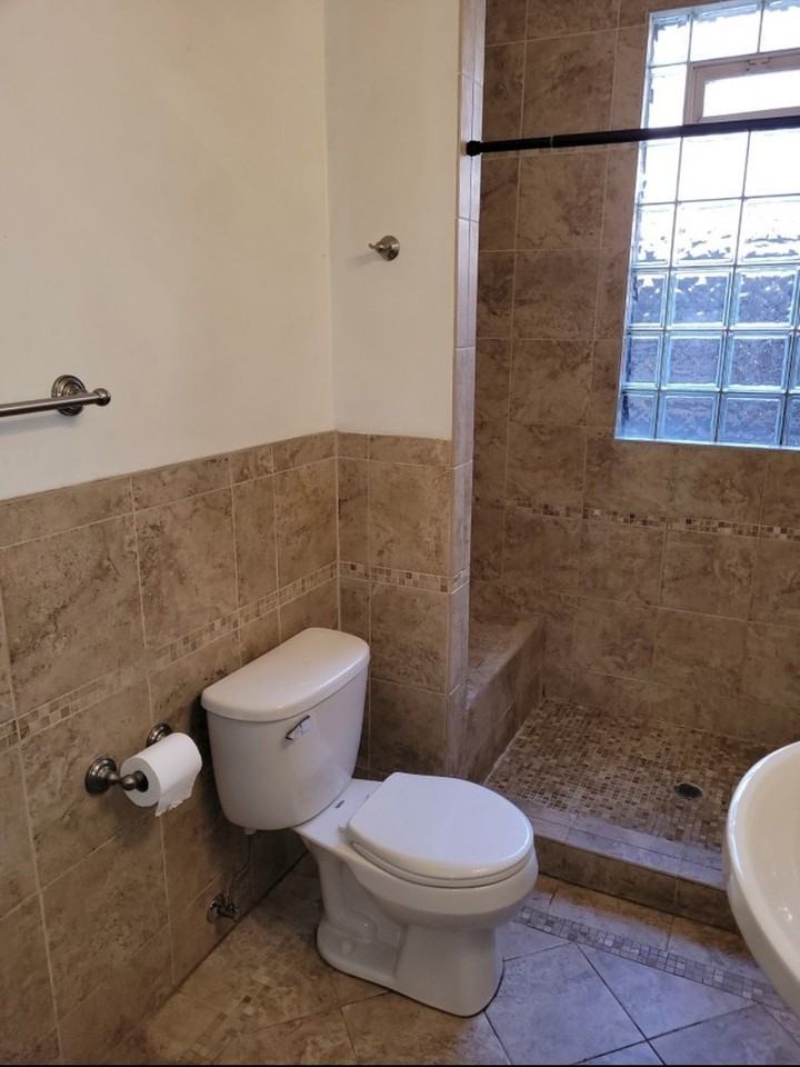 2350 W Grand Ave Apt 3r #3R - Photo 5 of 8