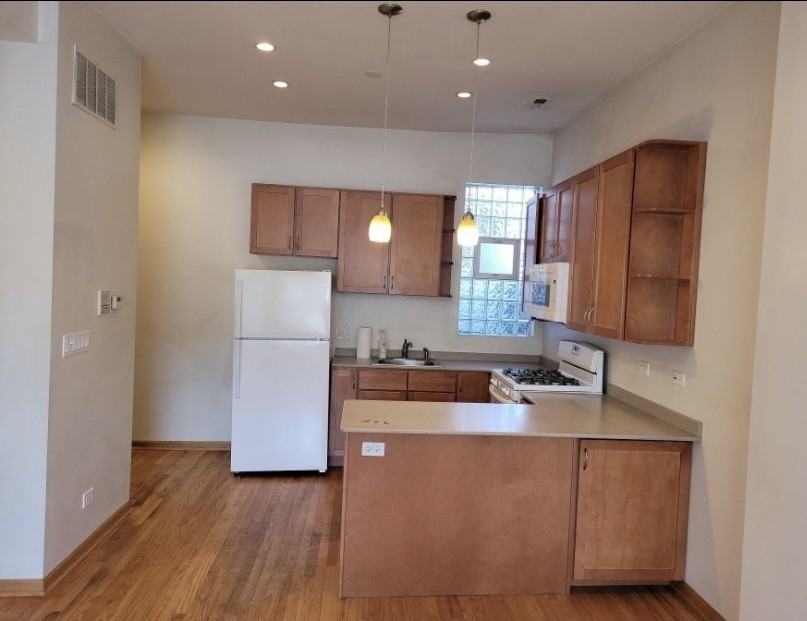 2350 W Grand Ave Apt 3r #3R - Photo 7 of 8