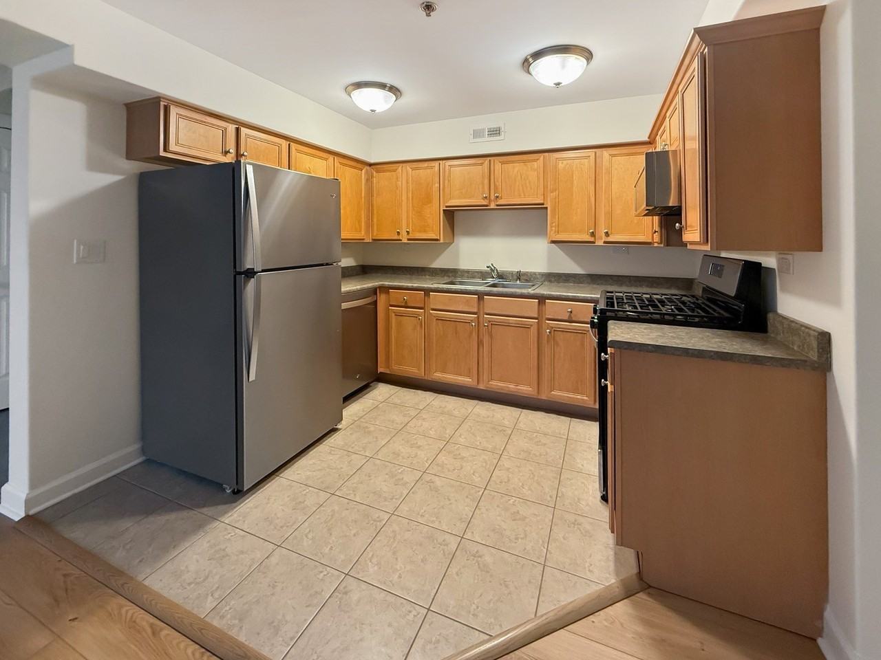 206 W Main St Apt 2a #2A - Photo 5 of 12