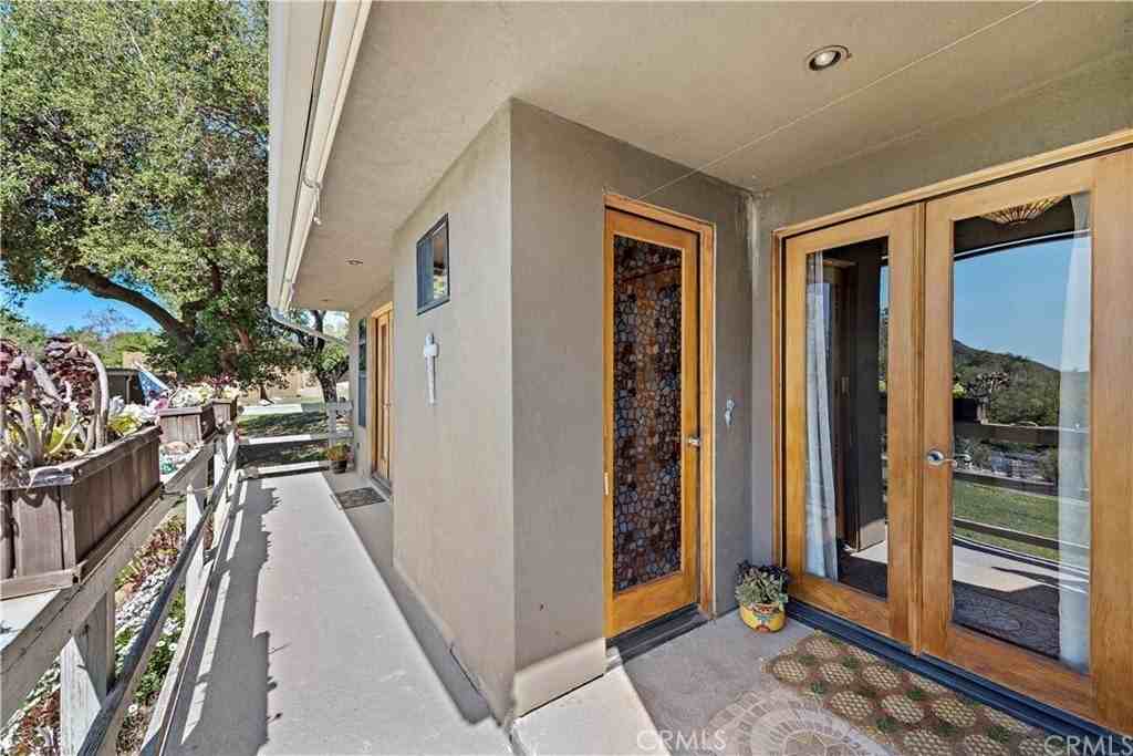 10950 Fox Springs - Photo 2 of 23