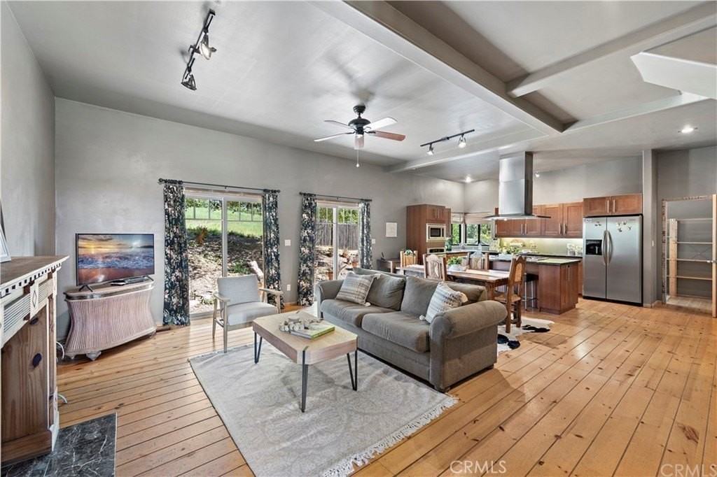 10950 Fox Springs - Photo 3 of 23