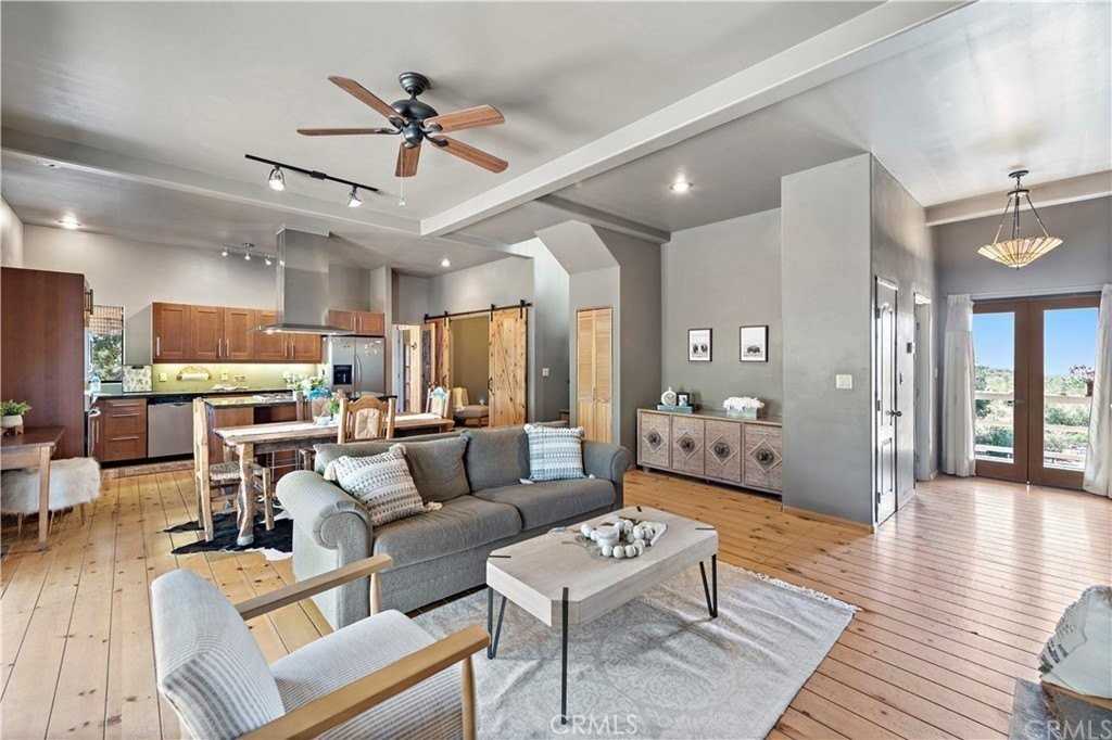 10950 Fox Springs - Photo 4 of 23