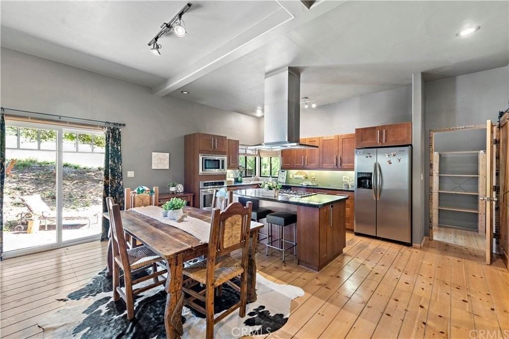 10950 Fox Springs - Photo 5 of 23