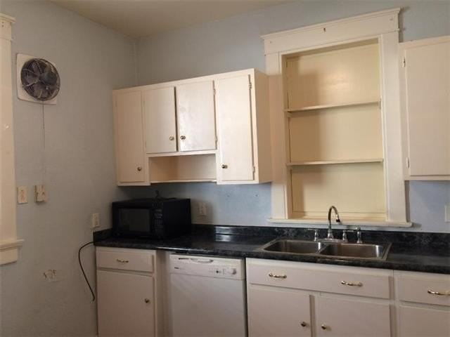 2911 Calhoun St - Photo 5 of 9