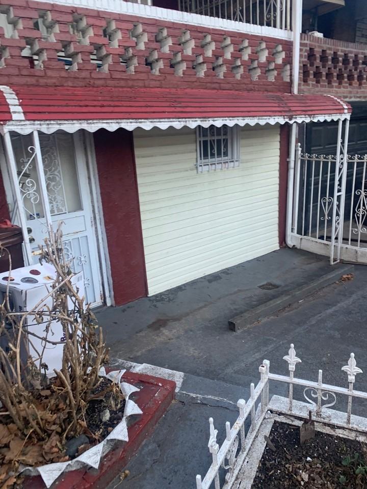 35 E 53rd St #1 - Photo 2 of 9