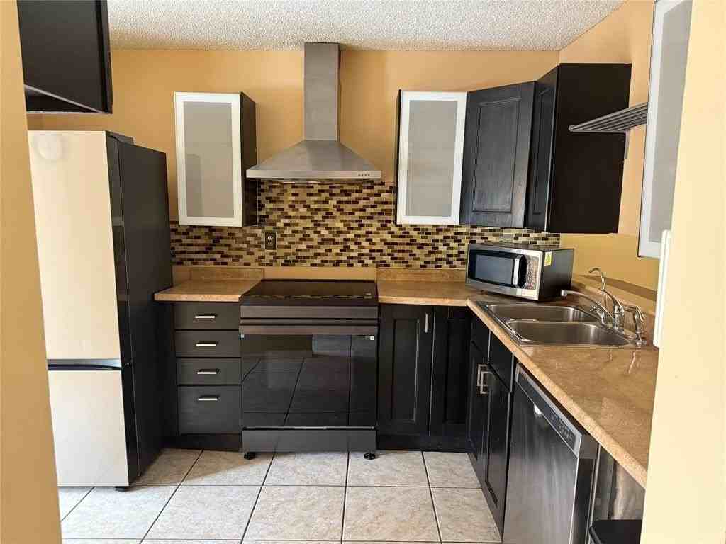 9918 Royal Palm Blvd #9918 - Photo 6 of 32