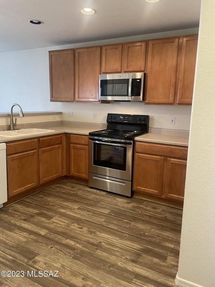 2486 W Rau River Rd - Photo 2 of 13