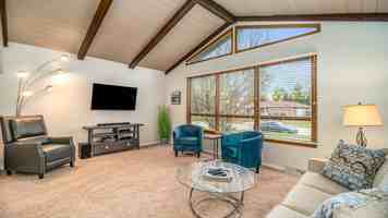 featured image of 908 Arthur Dr