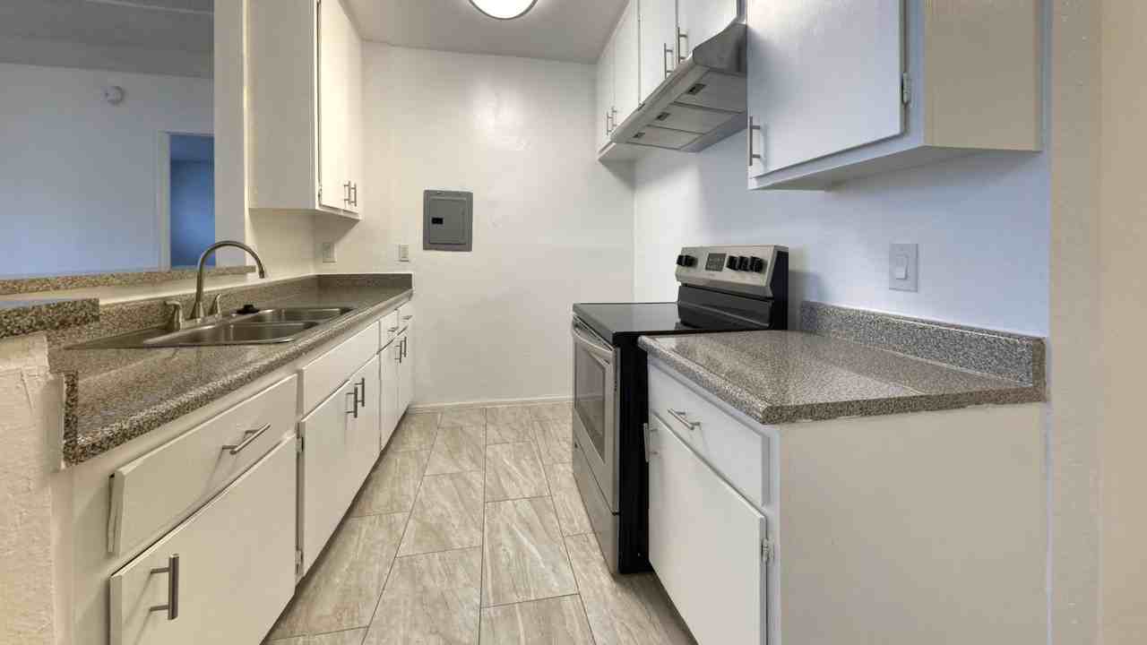 NOR - 134 Normandie Apartments - Photo 5 of 15