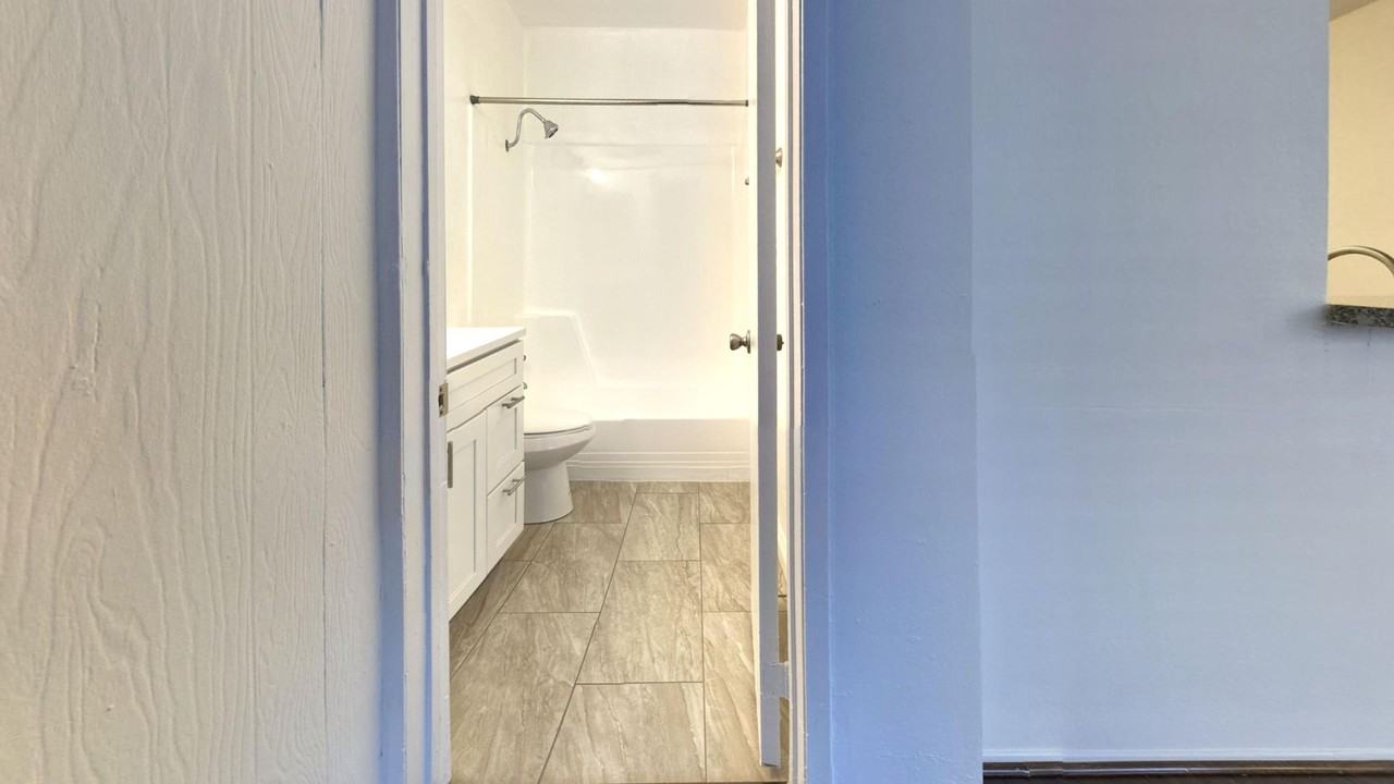 NOR - 134 Normandie Apartments - Photo 7 of 15