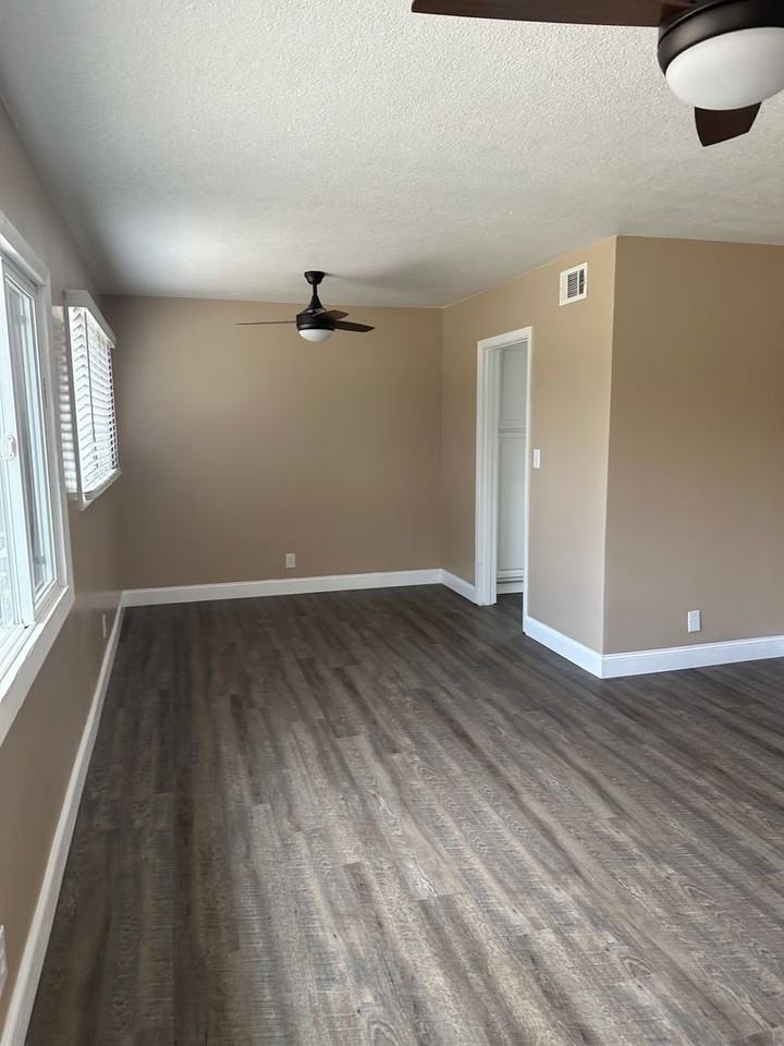 3135 Courtney Dr - Photo 3 of 20