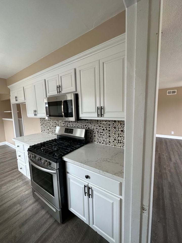 3135 Courtney Dr - Photo 6 of 20