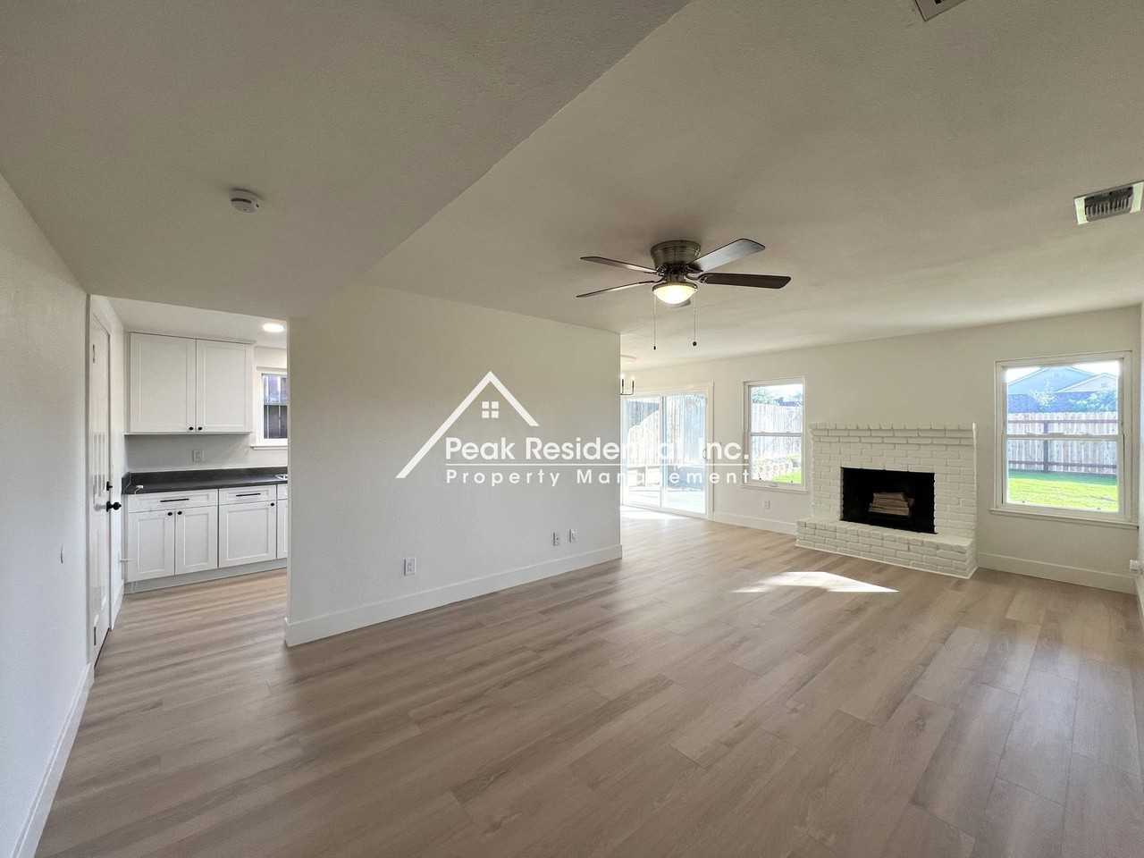 7800 Tabare Ct - Photo 5 of 30