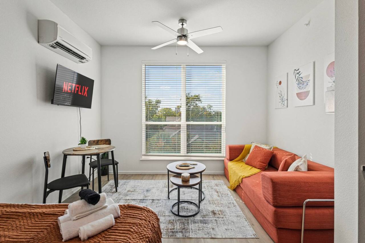 596 W 9th St #1335765P - Photo 2 of 24