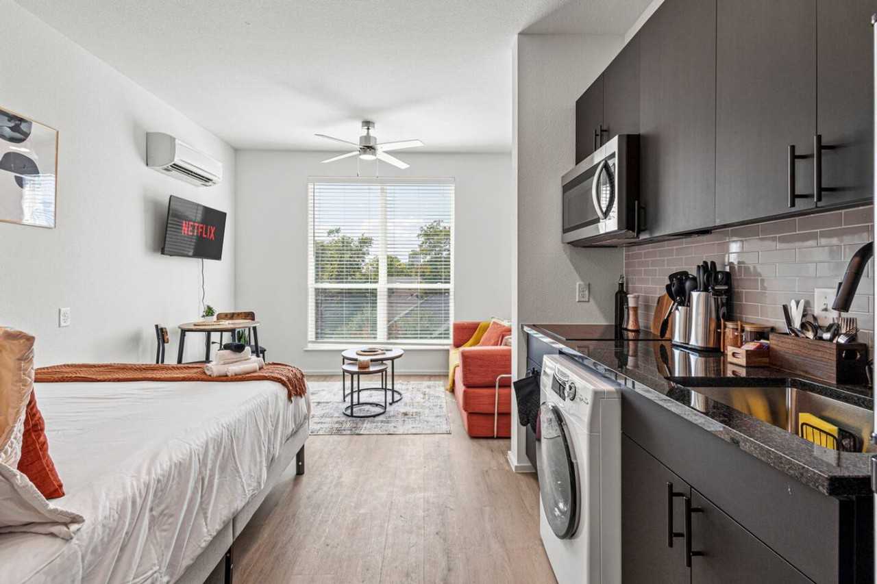 596 W 9th St #1335765P - Photo 3 of 24