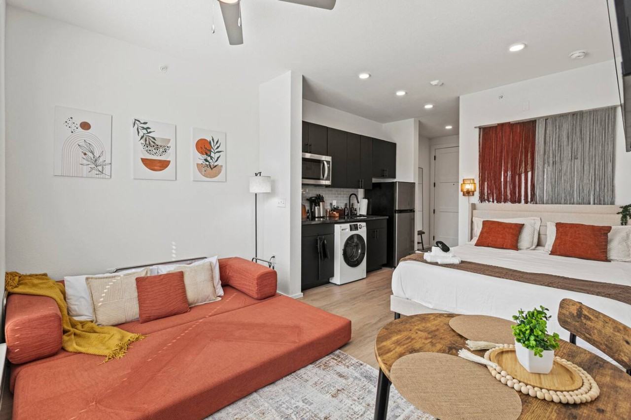 596 W 9th St #1335765P - Photo 4 of 24