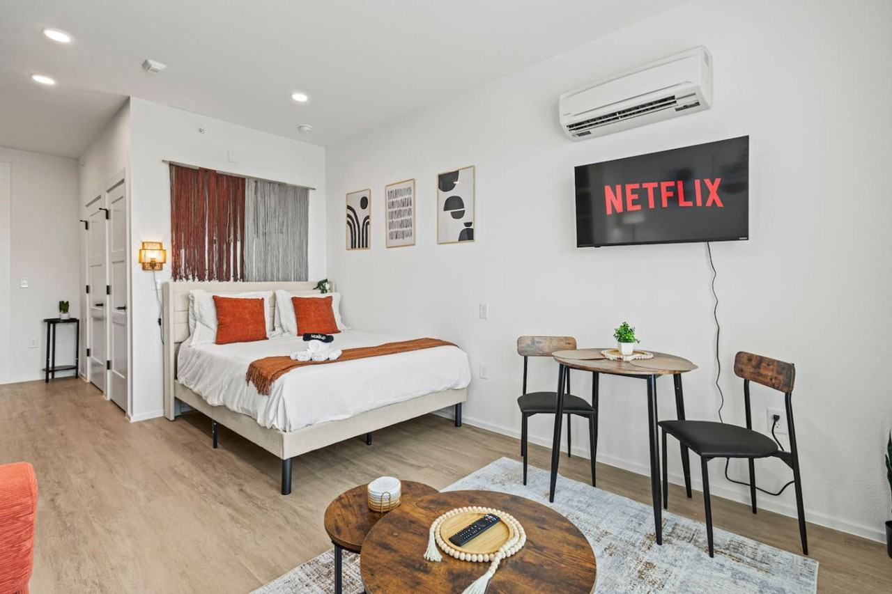 596 W 9th St #1335765P - Photo 5 of 24