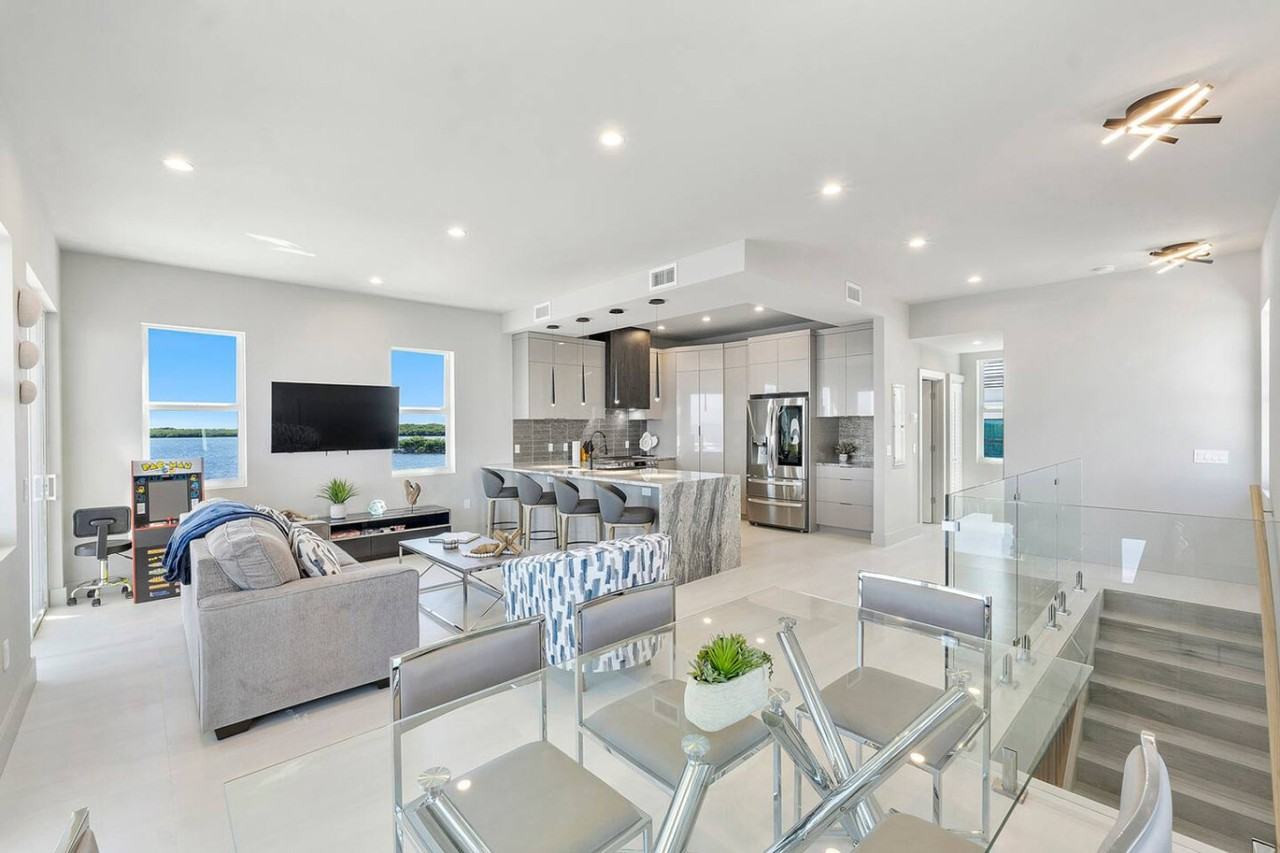 99 Seaside Ave #1369659P - Photo 2 of 39