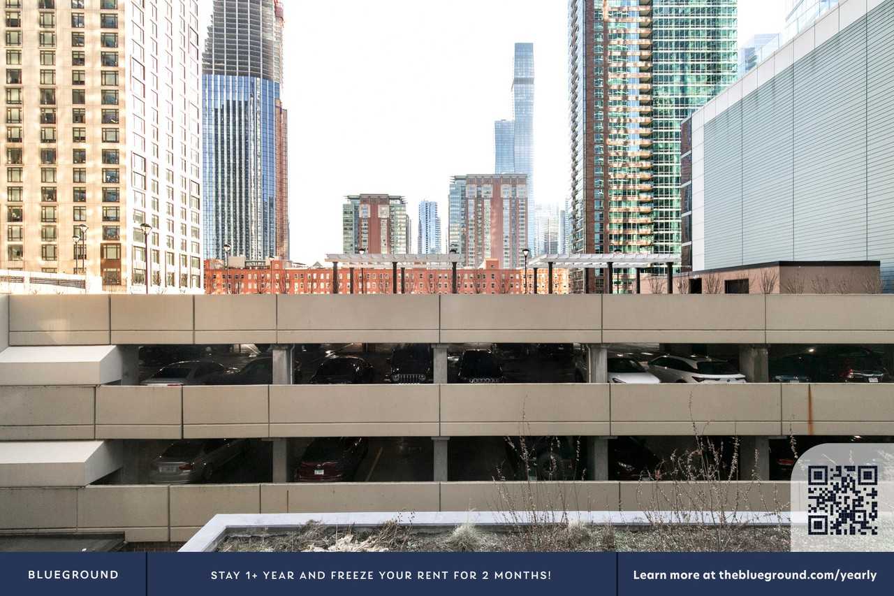 423 E Ohio St #1393 - Photo 7 of 34