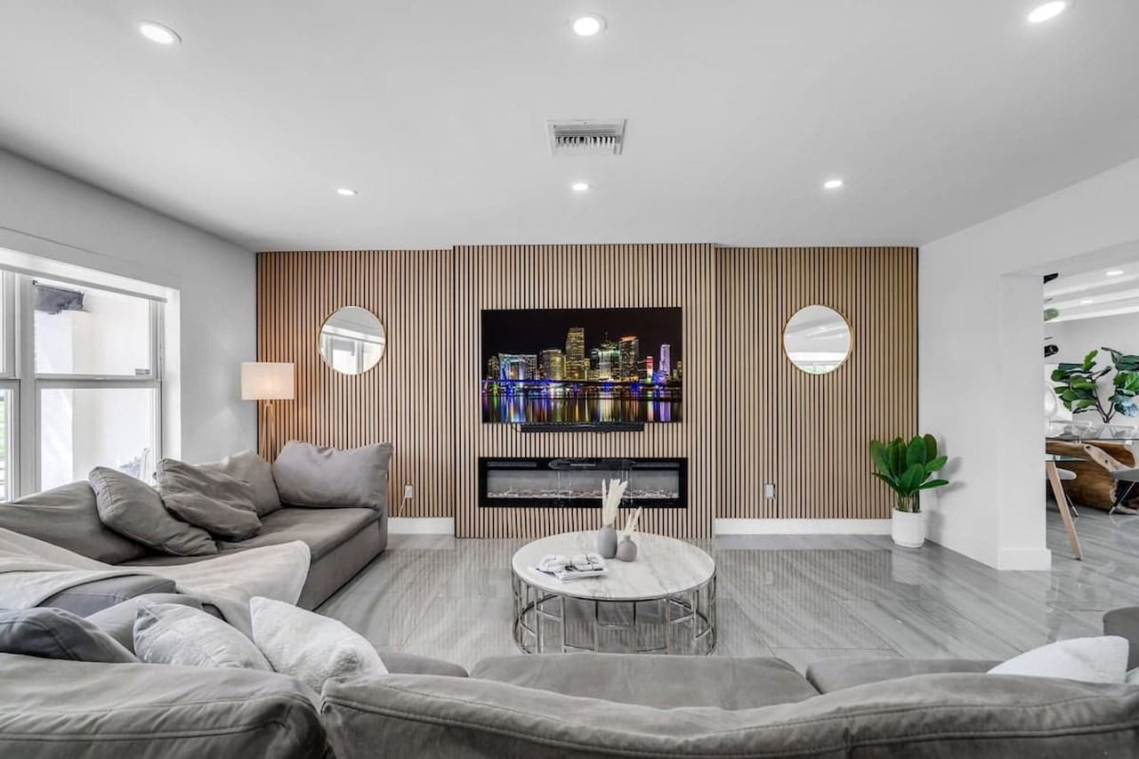 1255 Ne 199th St #1372354P - Photo 2 of 50