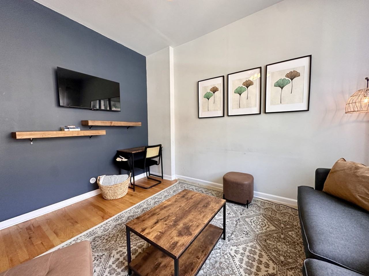 906 N Damen Ave #1379014P - Photo 2 of 19