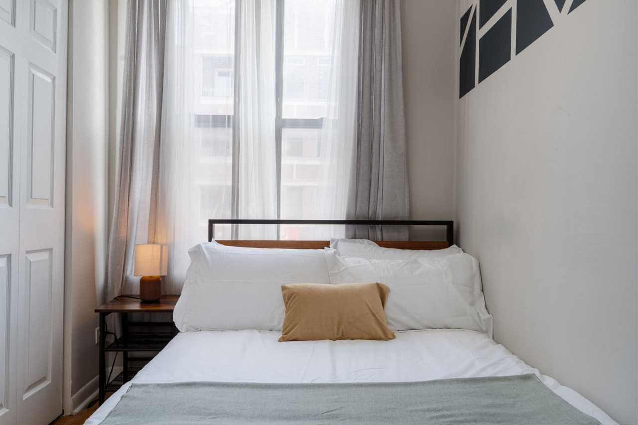 906 N Damen Ave #1379014P - Photo 6 of 17