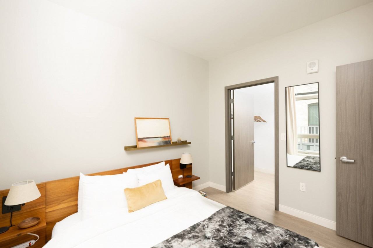 211 W Mineral St #1379041P - Photo 3 of 16