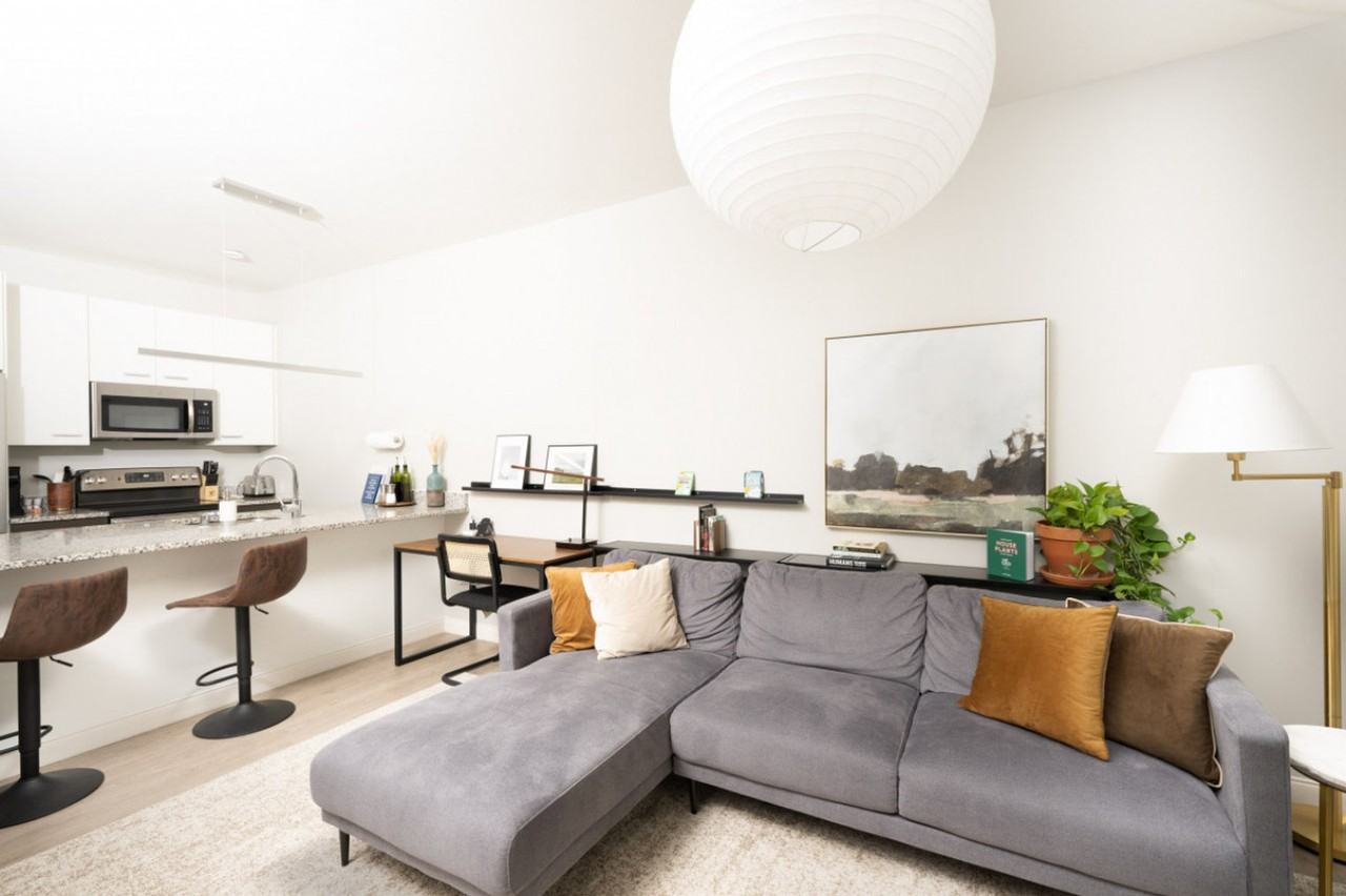 211 W Mineral St #1379041P - Photo 5 of 16