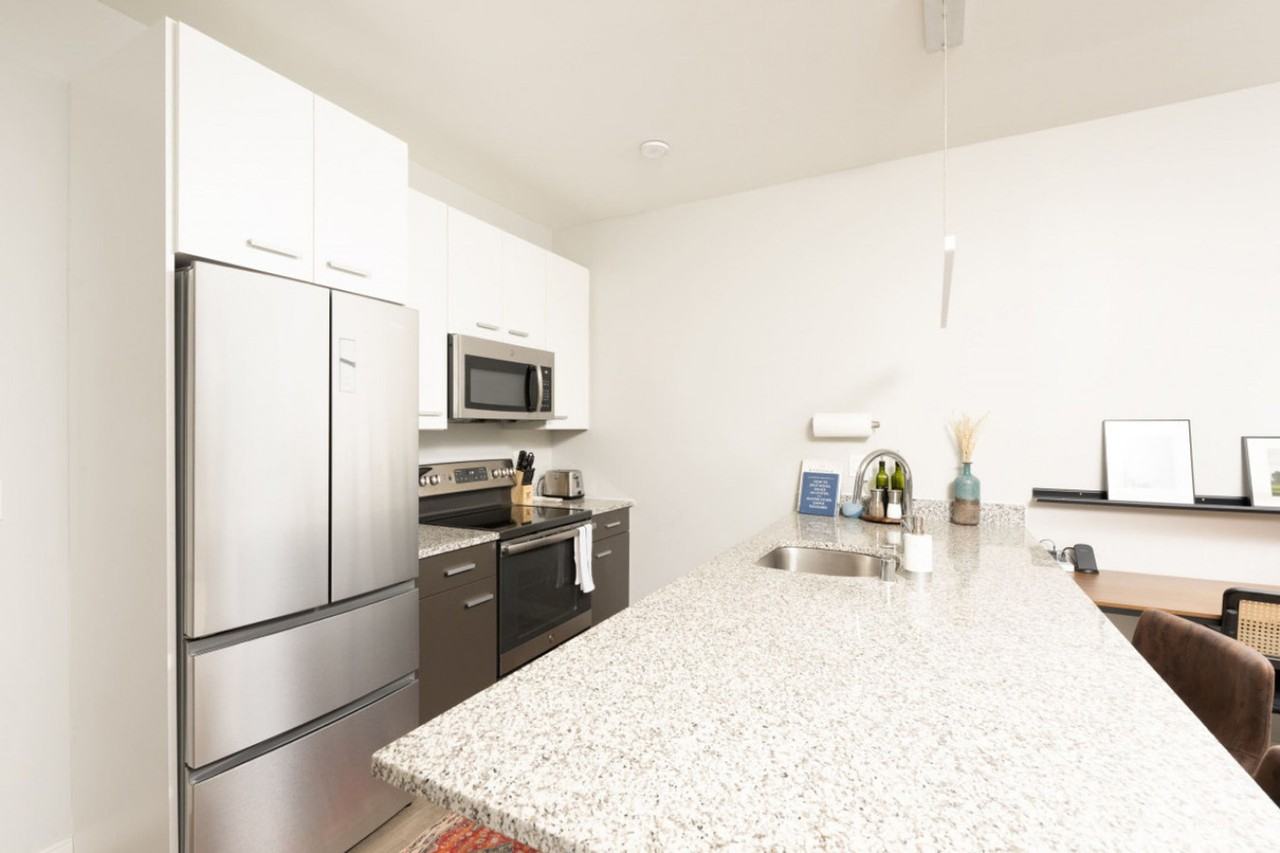 211 W Mineral St #1379041P - Photo 6 of 16