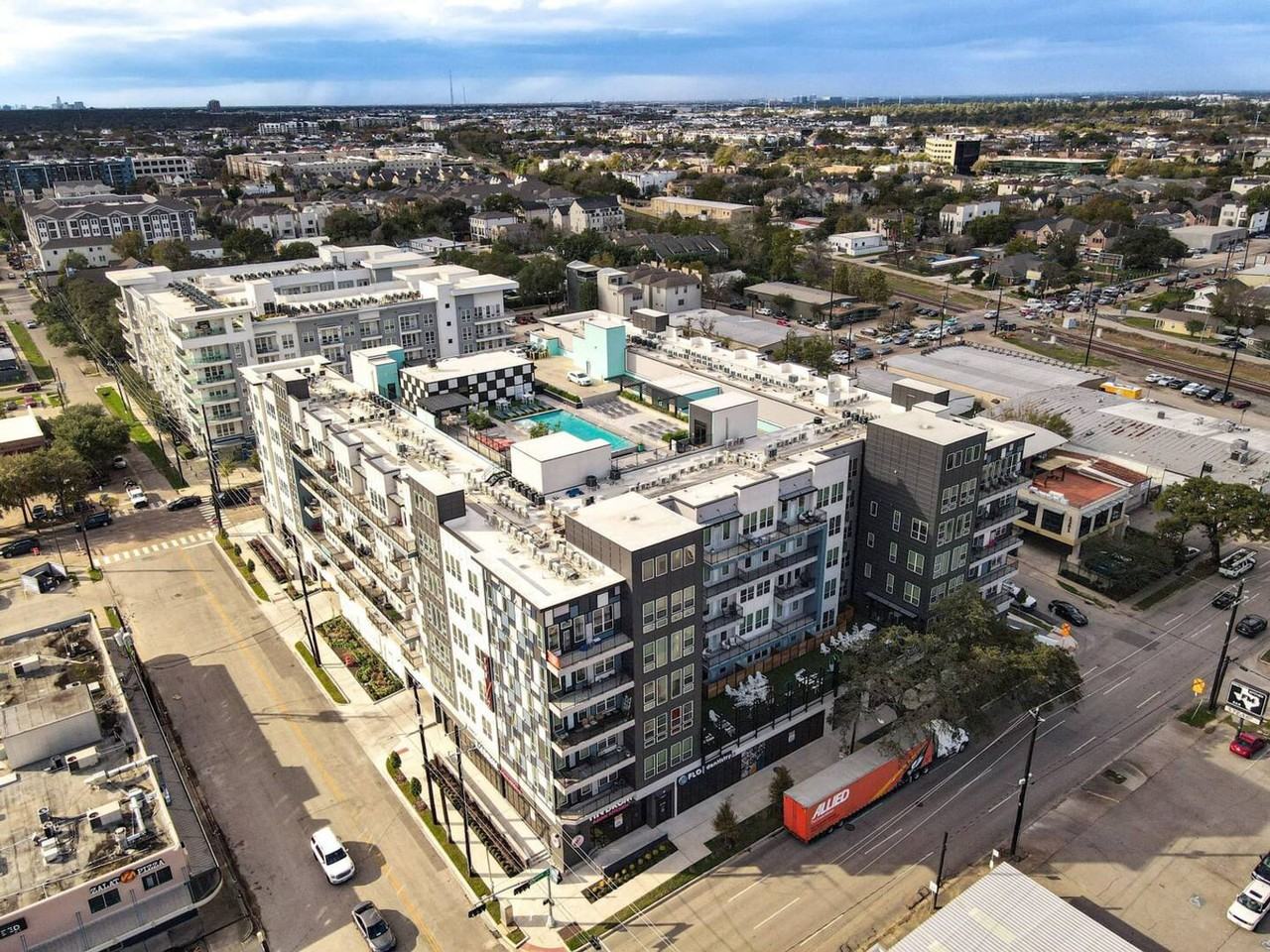 1111 Shepherd Dr #1380760P - Photo 7 of 50