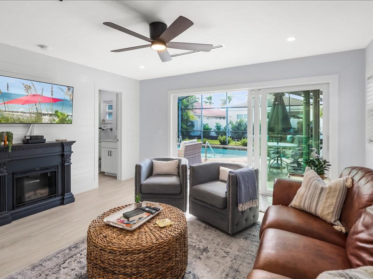 692 106th Ave N #1387168P - Photo 3 of 30