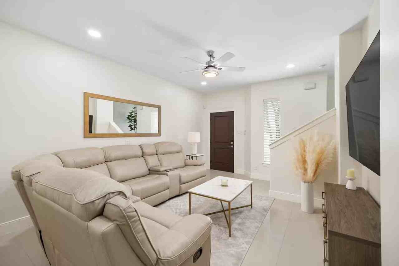 1413 Keeton Ave #1372330P - Photo 3 of 31