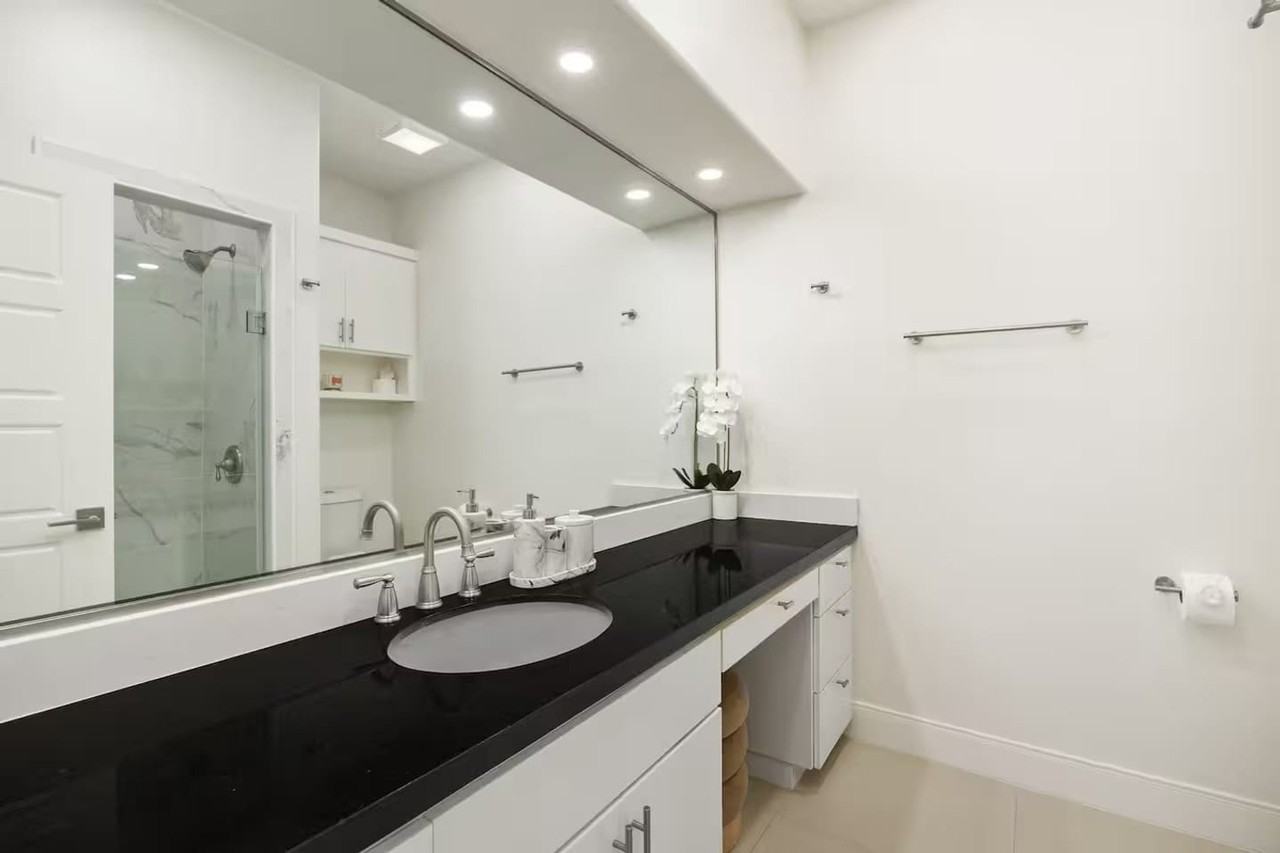 1413 Keeton Ave #1372330P - Photo 4 of 31