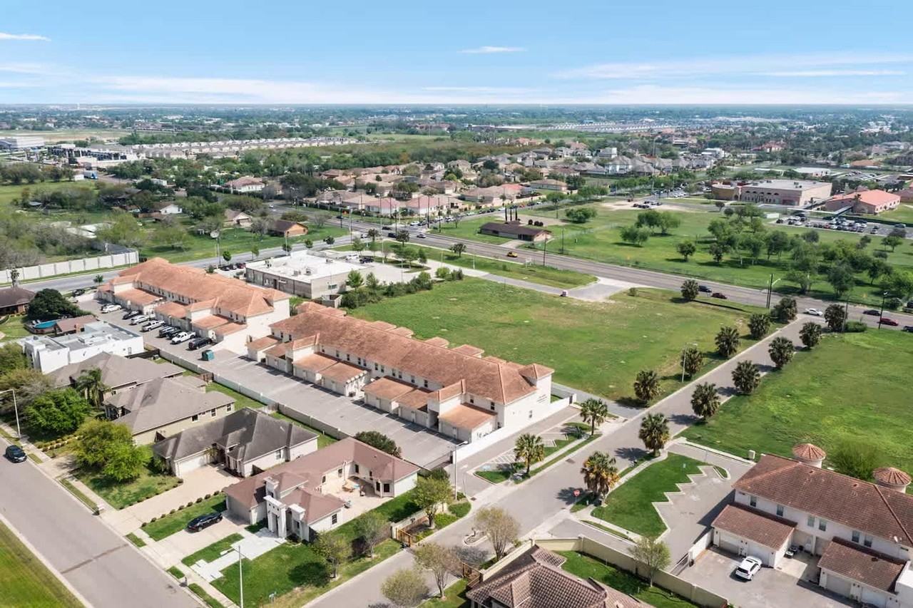 1413 Keeton Ave #1372330P - Photo 5 of 31