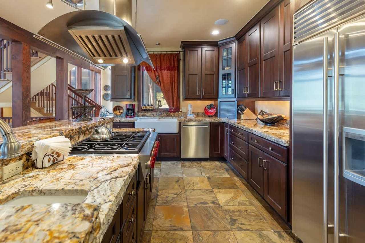 195 Marks Ln #1387668P - Photo 5 of 46