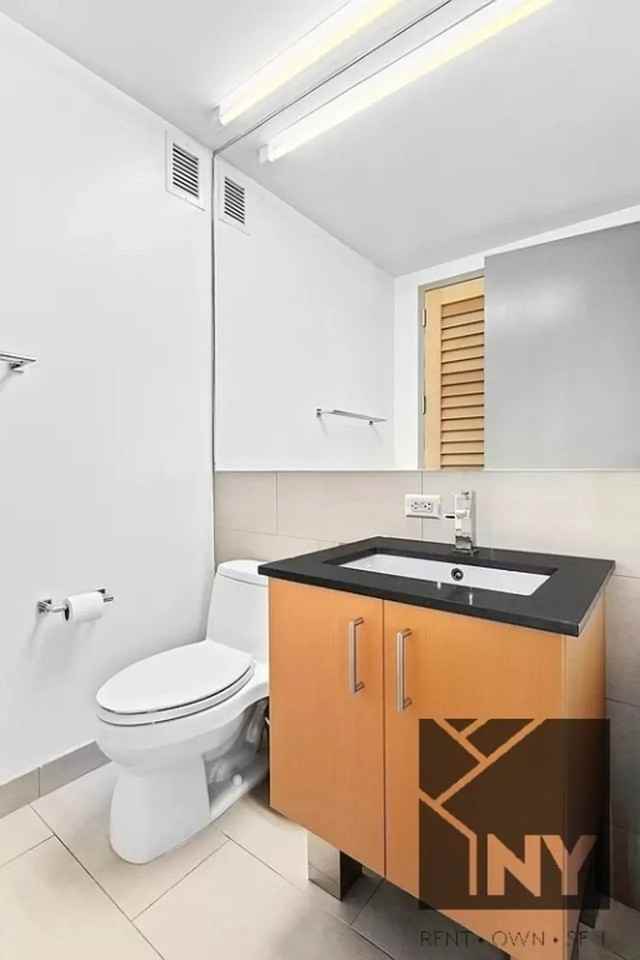 8 Barclay St #25U - Photo 3 of 5