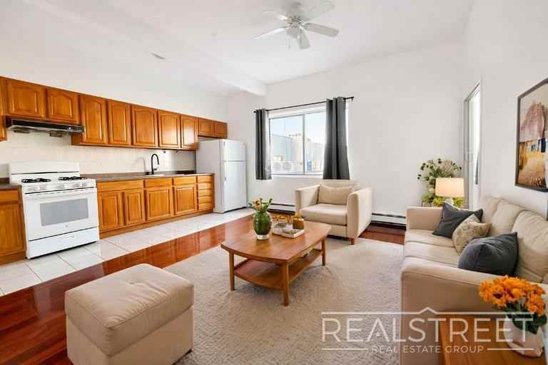 39 Debevoise St #3R