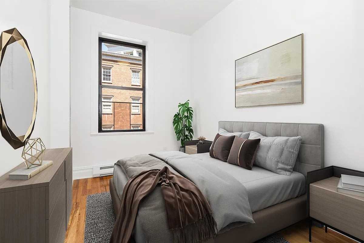 322 W 11th St #21 - Photo 2 of 3