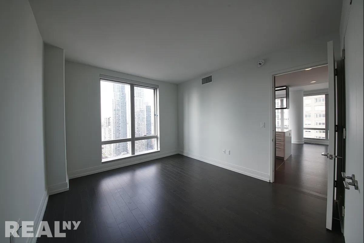 10th Ave #20A - Photo 3 of 10